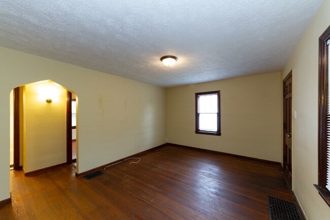 Building Photo - 1 bed 1 bath. Located in desirable Christi...
