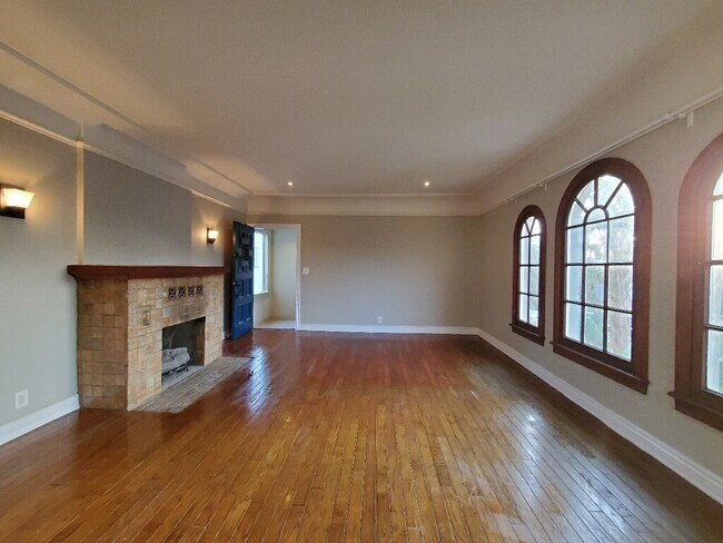Living Room - 1150 S Tremaine Ave