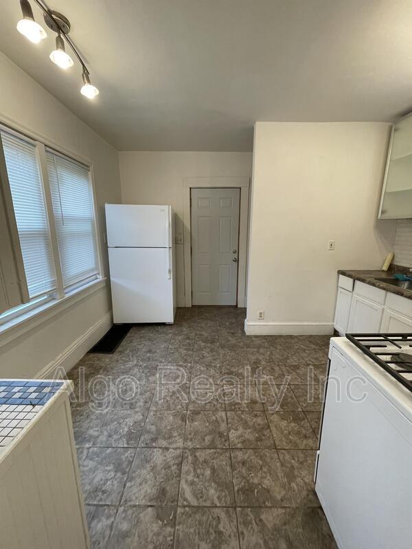 Foto del edificio - 2411 Golden Valley Rd