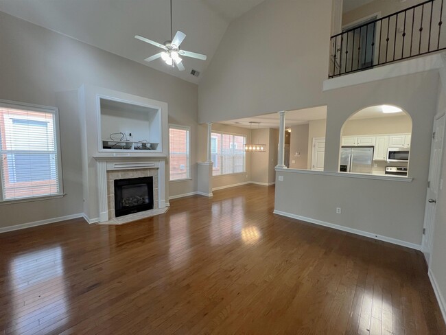 Building Photo - 1342 Island Pl E