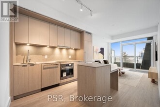Building Photo - 6 Greenbriar Rd
