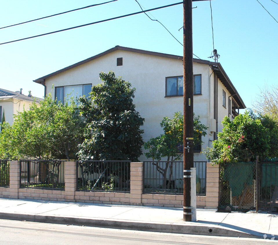 obstrucción de los árboles - 5229 Aukland Ave