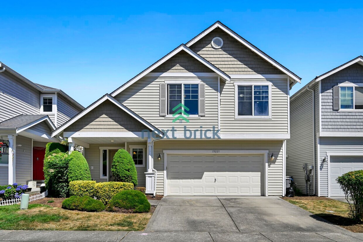 Primary Photo - 3 BED & 2.5 BATH TOWNHOUSE FOR RENT