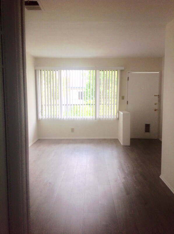 Foto del edificio - 8863 Alcott St