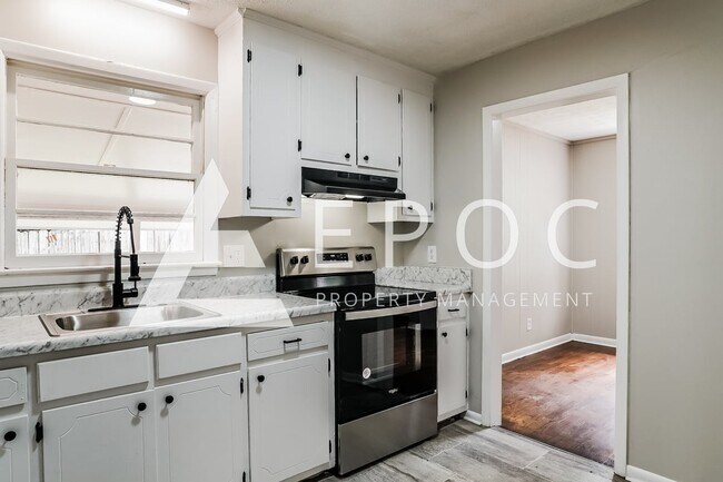 Foto del edificio - 208 Stuart Ave