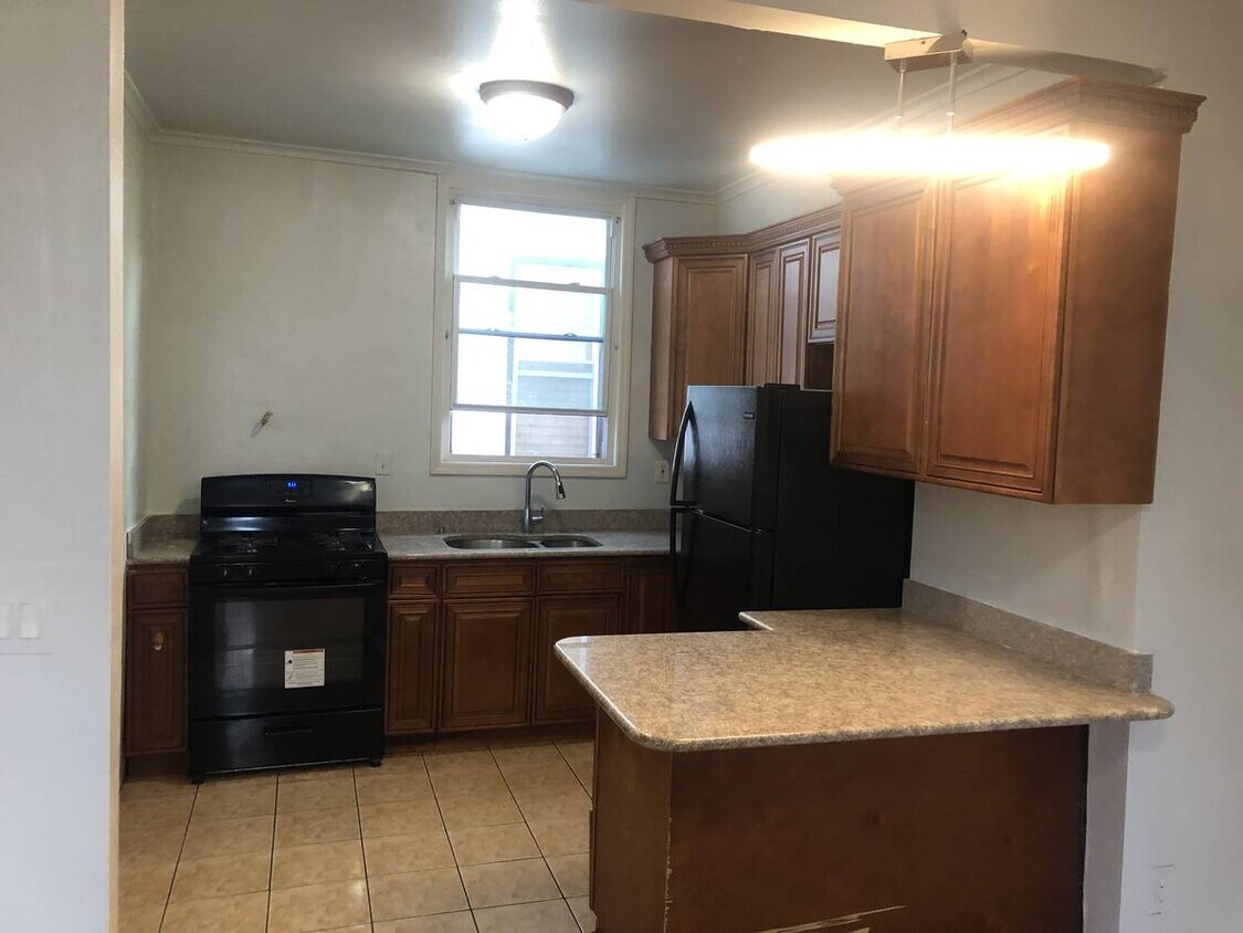 Foto principal - 8515 Smith Ave