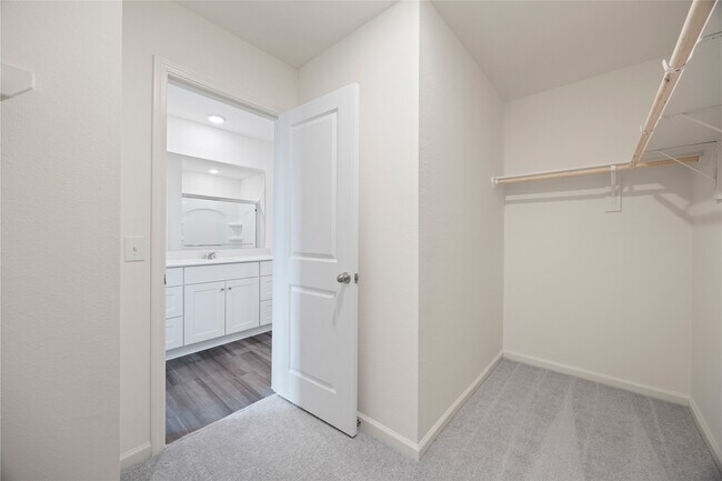 Foto del edificio - 8807 Vacek Xing Wy