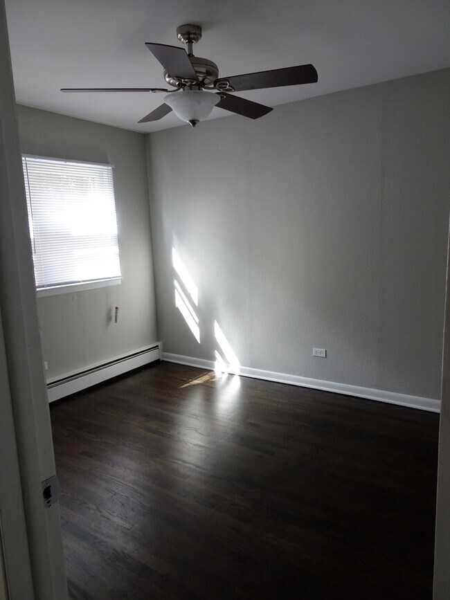 Building Photo - 4540 Prairie Ave