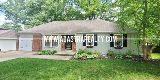 Foto del edificio - Beautiful Home in the Heart of Overland Park-Available NOW!!