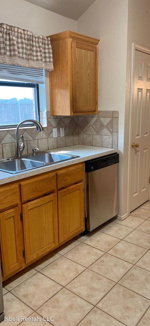 Foto del edificio - 4 br, 2 bath House - 4608 Water Oak Drive