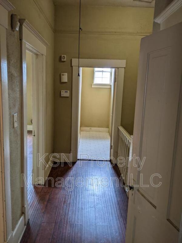 Building Photo - 1012 E 38th St