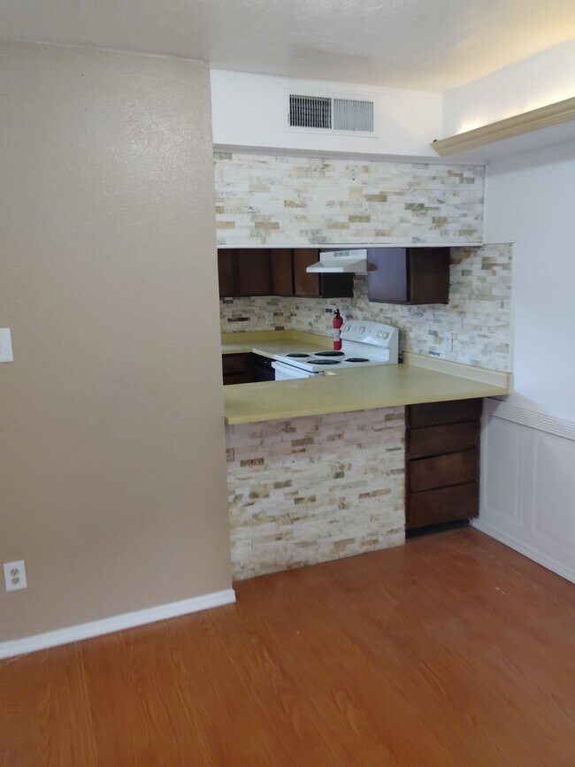 Building Photo - 12600 Copperwood Dr NE