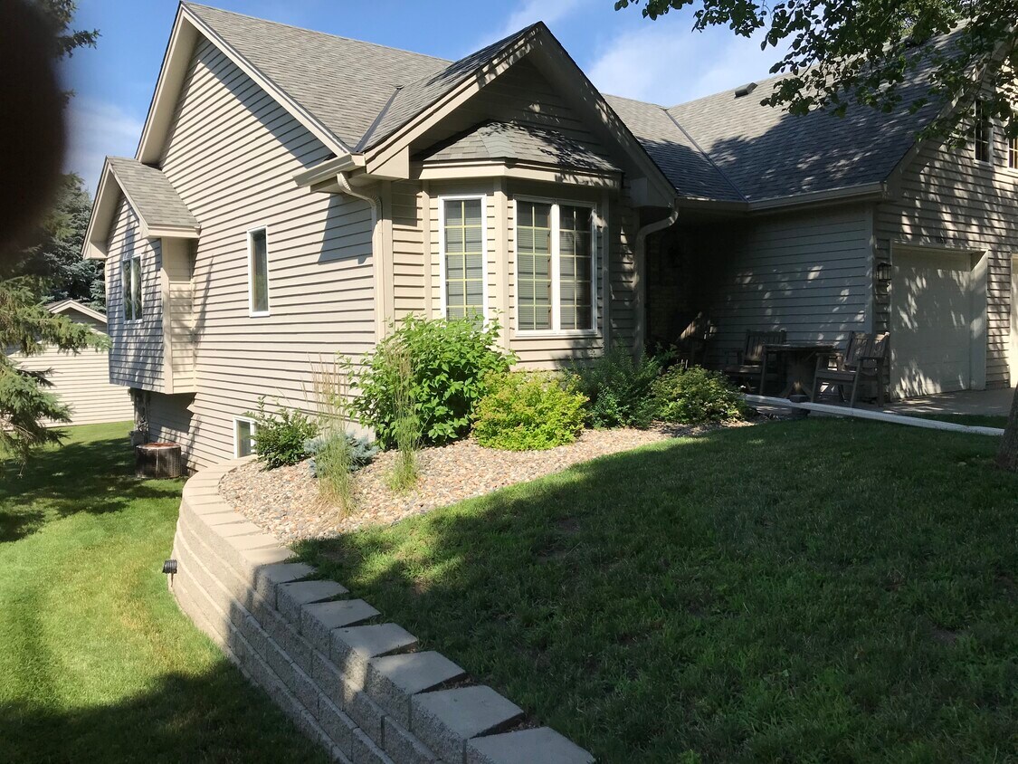 1168 Limestone Dr S, Shakopee, MN 55379 Townhome Rentals in Shakopee