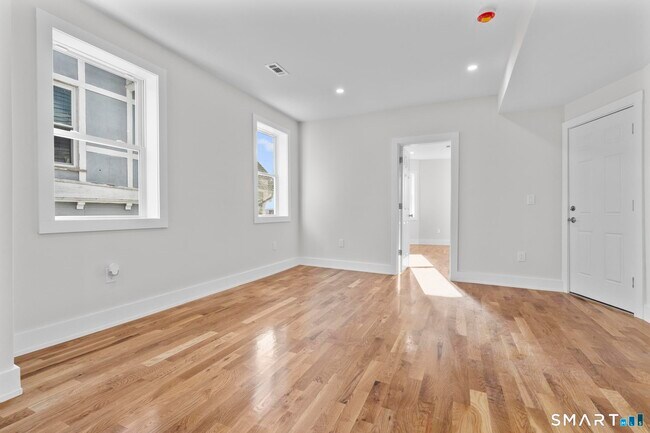 Building Photo - 54 Plaza Ave