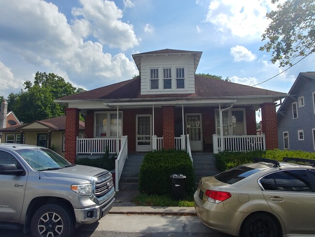 Building Photo - 141 Greenbrier Ave