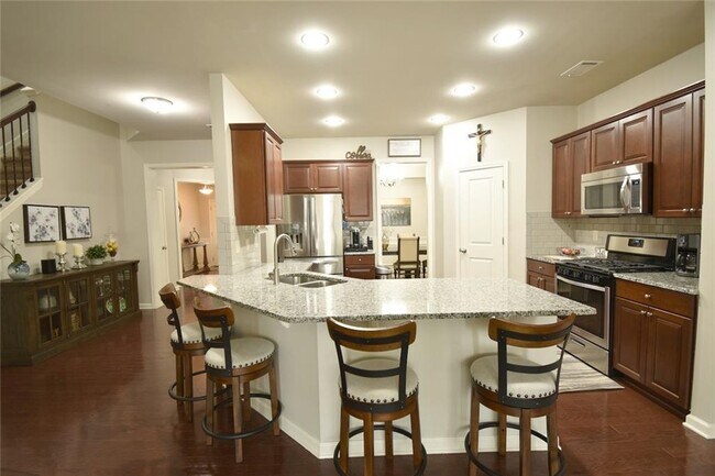 Foto del edificio - 5115 Breezewood Cir