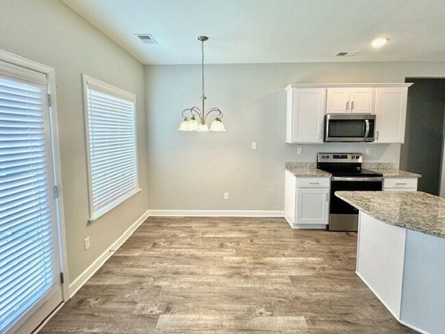 Building Photo - Now Leasing a 4-bedroom 2.5 bath home in W...
