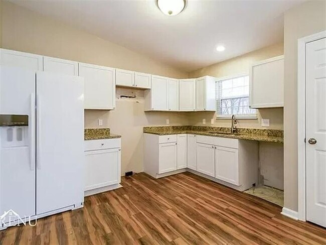 Building Photo - Comfortable home A30