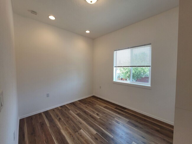 Foto del edificio - Charming 1 Bedroom 1 Bath W/Garage Parking