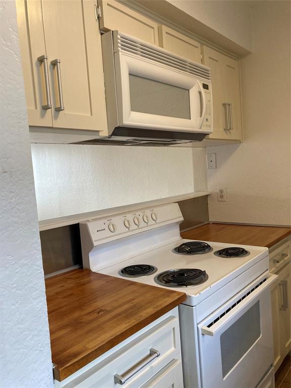Foto del edificio - 3529 N Hills Dr