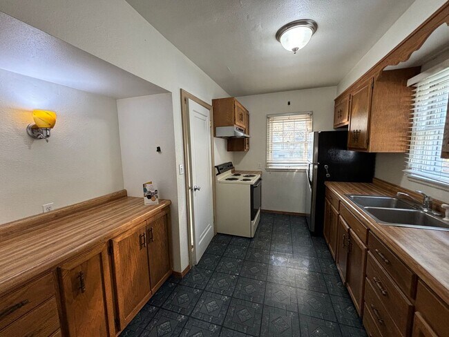 Foto del edificio - 4 Bedroom House Near MSUM!