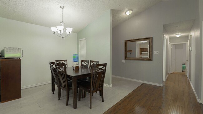 Building Photo - 5718 Champions Hill Dr