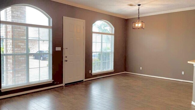Building Photo - 12755 Mill Ridge Dr