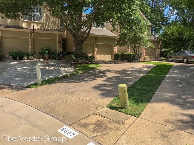 Building Photo - 2 br, 2.5 bath House - 8667 Brittania Court