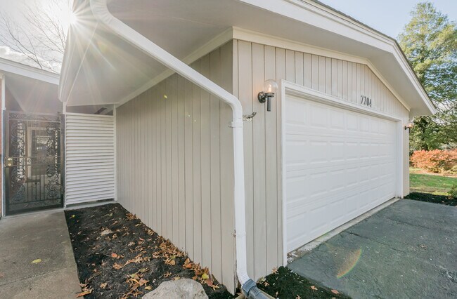Building Photo - 7204 Woolrich Rd