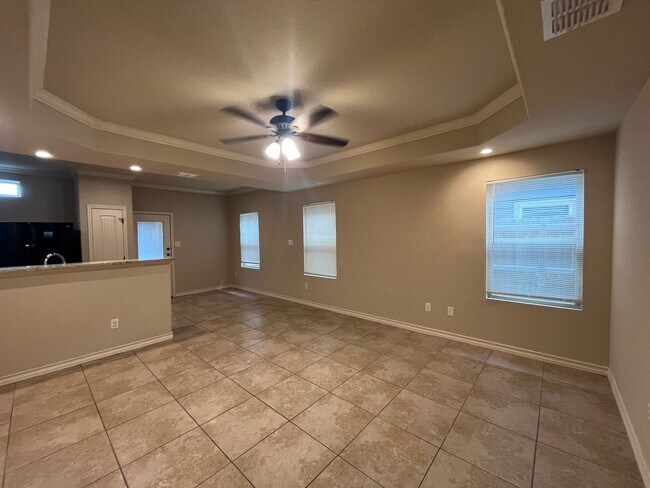 Foto del edificio - 6926 Lakeview Dr.