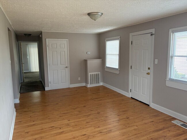 Foto del edificio - 1657 Redwood Dr