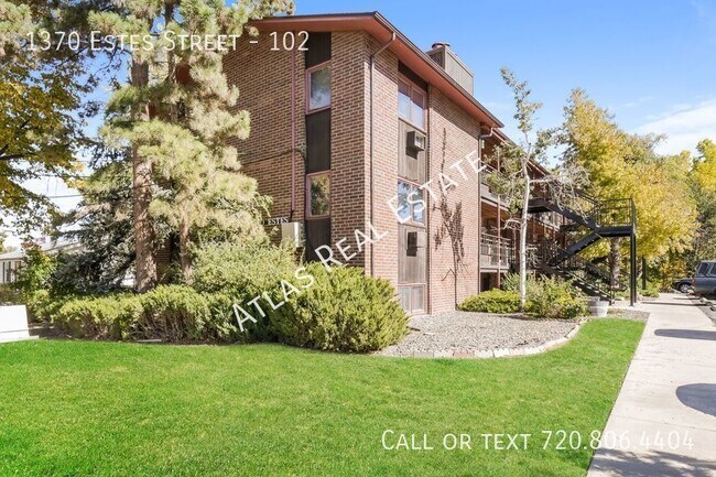 Building Photo - Gorgeous 1 bed 1 bath in Lakewood! Washer/...