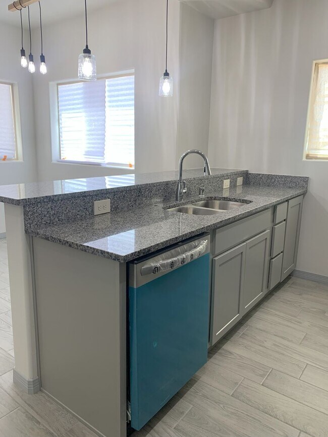 Foto del edificio - 1108 N. Campo St.