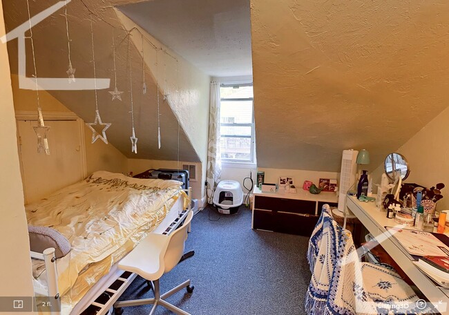 Photo - No Brokers Fee, Desirable BU Location, Walk to School, Wat-in Kitchen, Dishwasher, Deck, Laundry ... Apartment