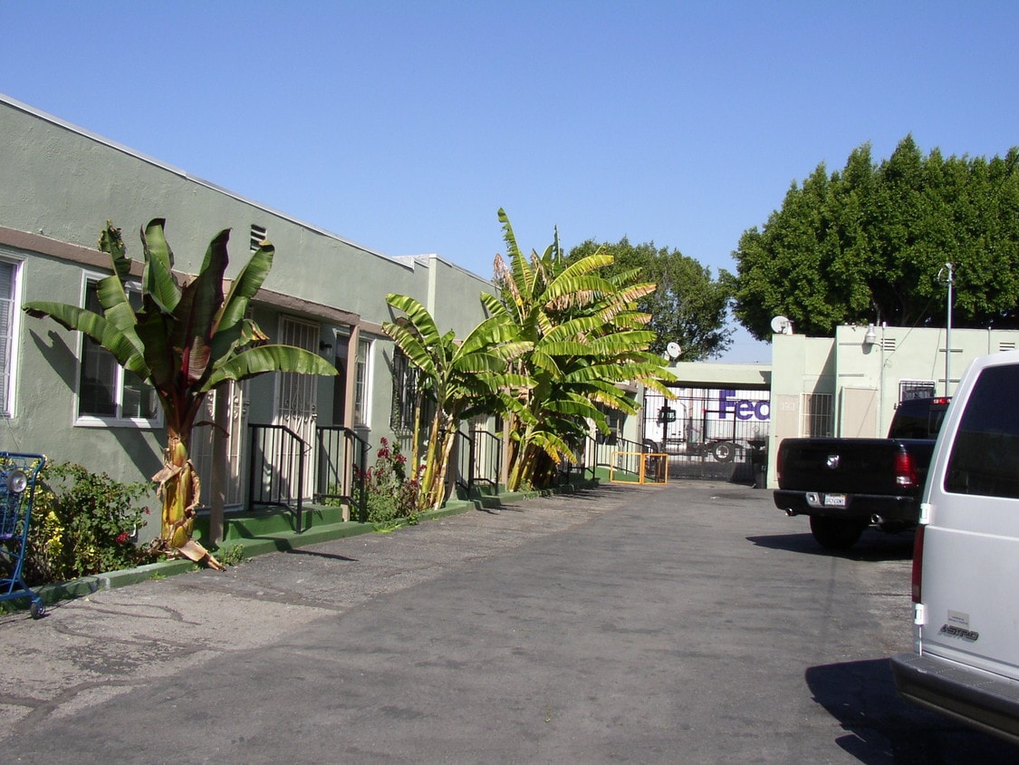 Building Photo - 5100 W Washington Blvd