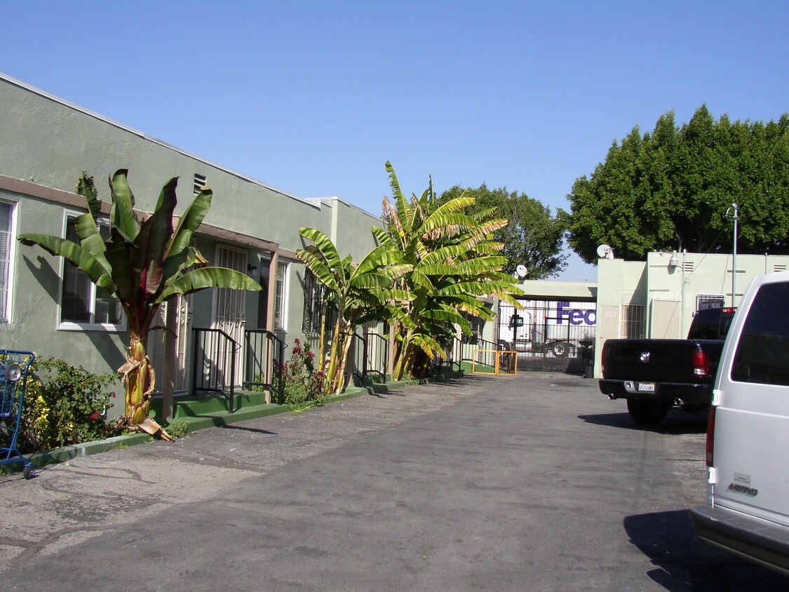 Foto del edificio - 5100 W Washington Blvd