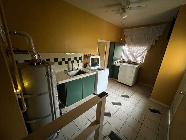 Foto del edificio - 2 Bedroom Single Family Home in Coalinga