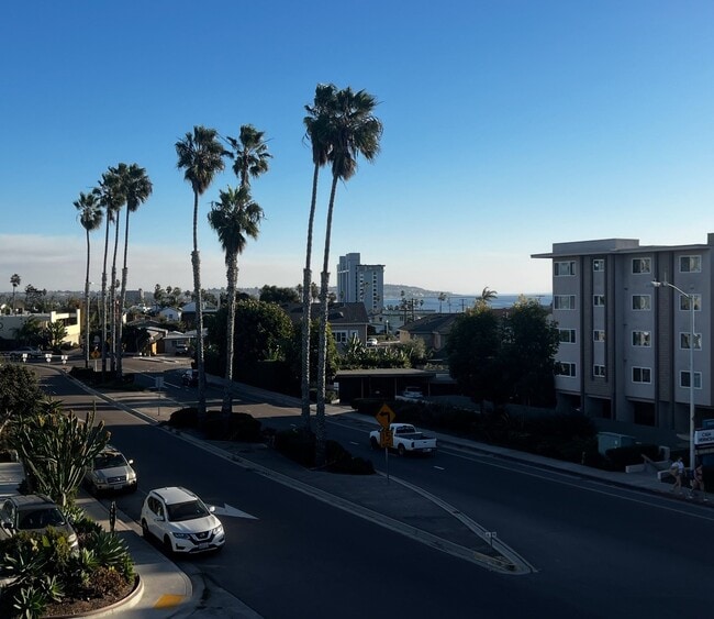 Building Photo - 5051 La Jolla Blvd