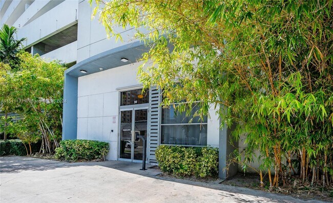 Foto del edificio - 36 NW 6th Ave