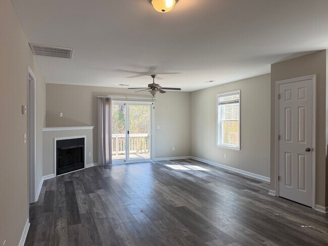 Foto del edificio - 2 BR 2 BA Townhome in Holly Ridge