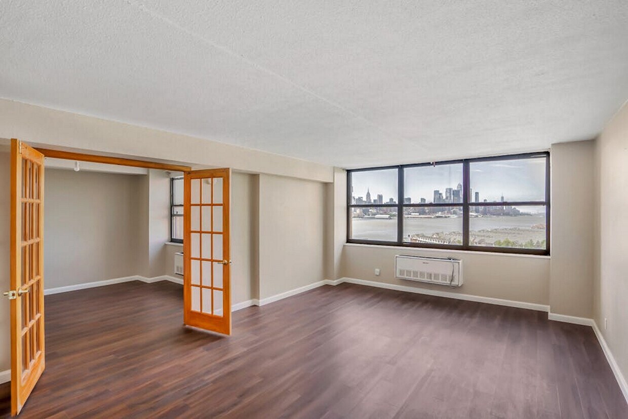 Foto principal - 7002 JFK Blvd E
