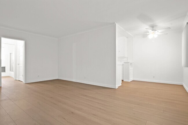 Foto del edificio - 3144-3152 S Barrington Ave