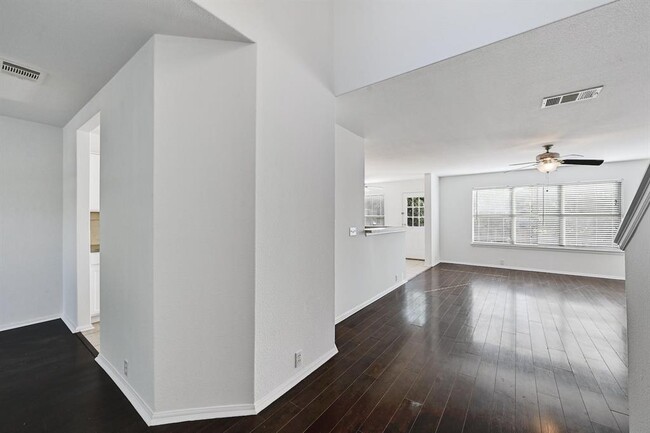 Foto del edificio - 480 Camelia Pkwy