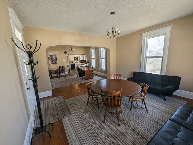 Building Photo - 1438 Kansas Ave