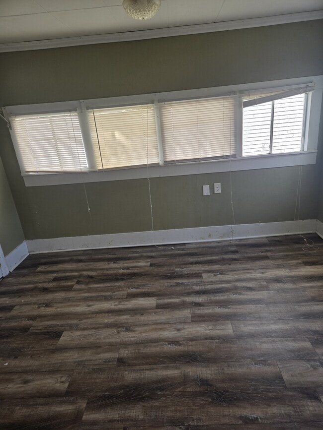 Building Photo - 306 S Severin St