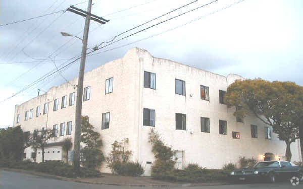 Building Photo - 2410 San Mateo St