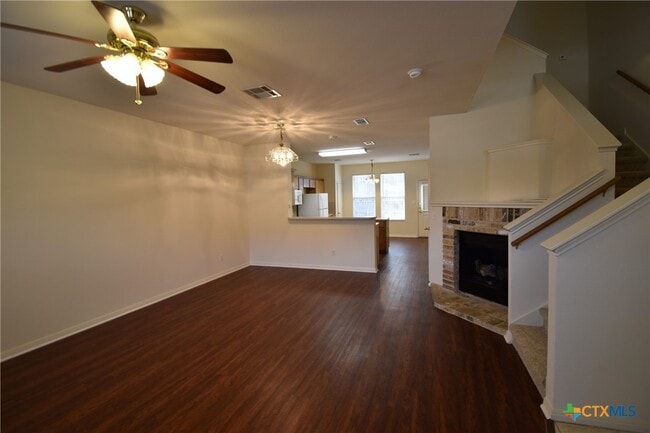Building Photo - 2215 Dry Creek Dr