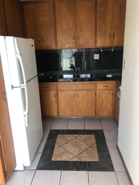 Kitchen - 6438 Mammoth Ave