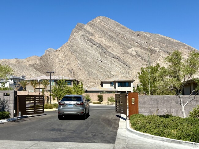 Building Photo - 2721 Regenerate Ln