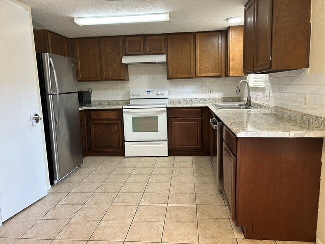 Building Photo - 707 Toby Ln
